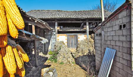 護鄉(xiāng)五團團部舊址因年久失修，修繕保護迫在眉睫。