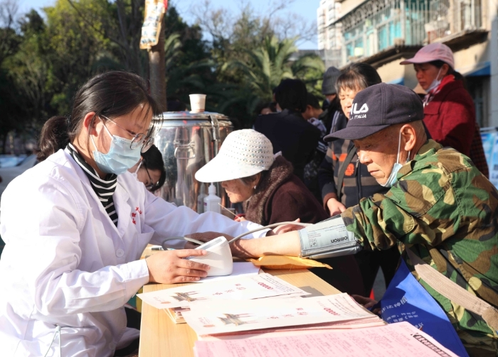 “普及科學(xué)防病知識(shí) 倡導(dǎo)健康生活方式 ”志愿服務(wù)活動(dòng) “普及科學(xué)防病知識(shí) 倡導(dǎo)健康生活方式 ”志愿服務(wù)活動(dòng).jpg