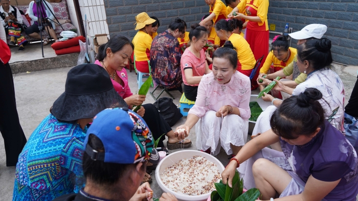 新平:黨心凝民心 端午“粽”有情