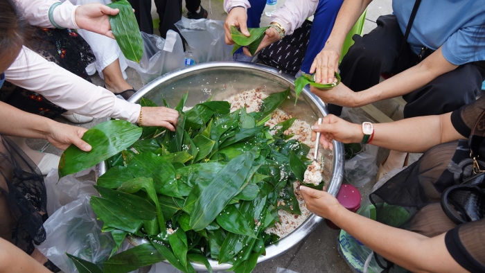 新平:黨心凝民心 端午“粽”有情