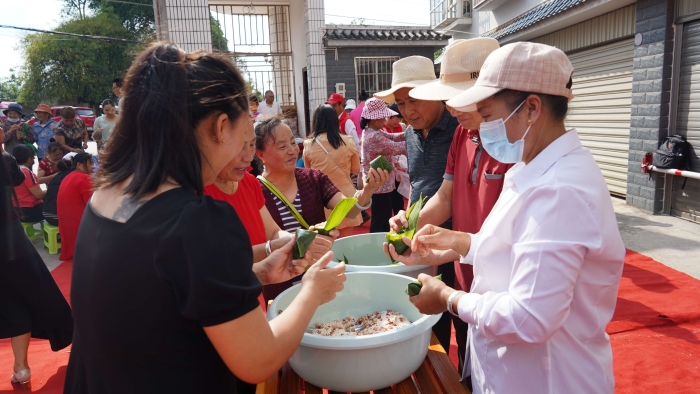 新平:黨心凝民心 端午“粽”有情