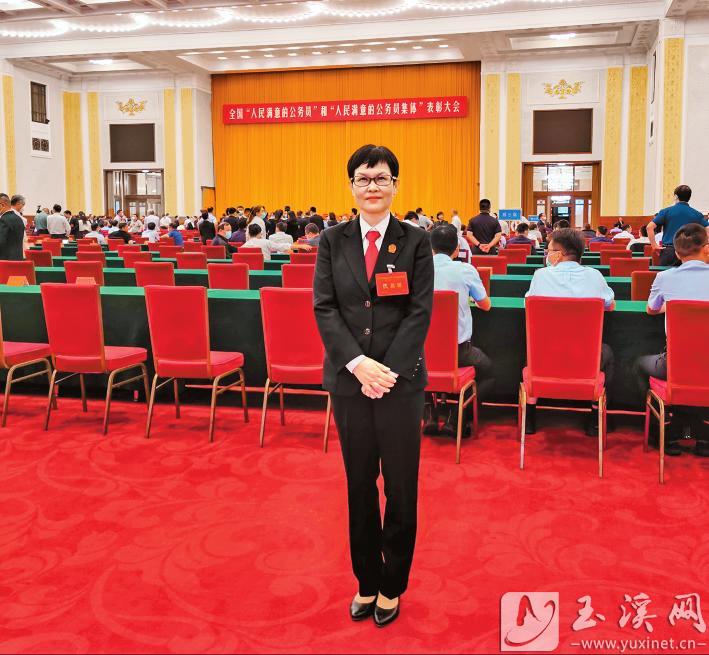 柴繼紅在人民大會(huì)堂留影。（圖片由本人提供）