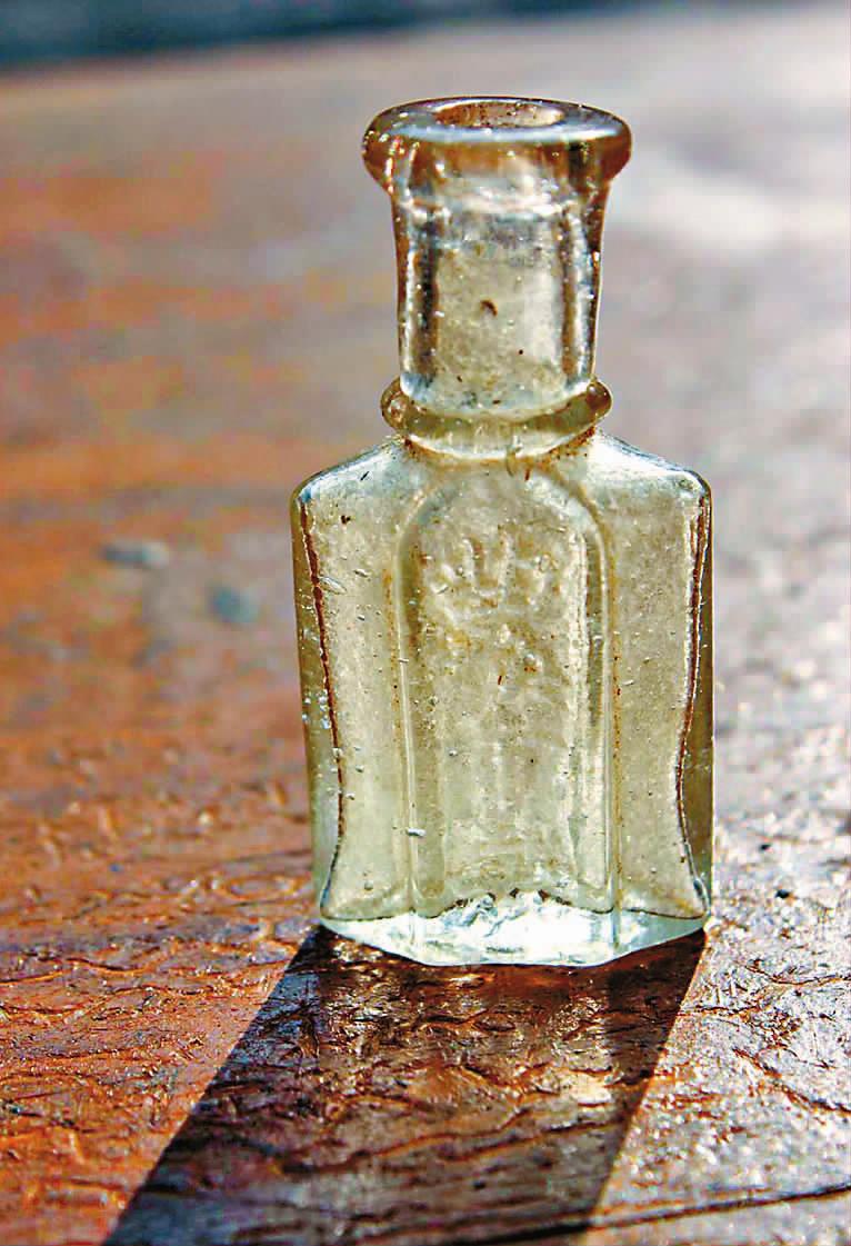 當(dāng)時(shí)用于裝百寶丹的小藥瓶。
