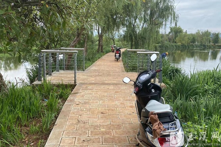 2b317be7-21ef-40c5-a16a-b3fbe5dcb985 2b317be7-21ef-40c5-a16a-b3fbe5dcb985