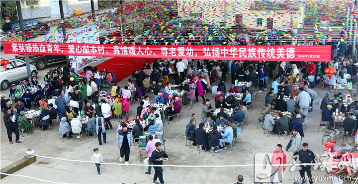晚宴開始，熱鬧、和諧的氣氛彌漫全場(chǎng)。