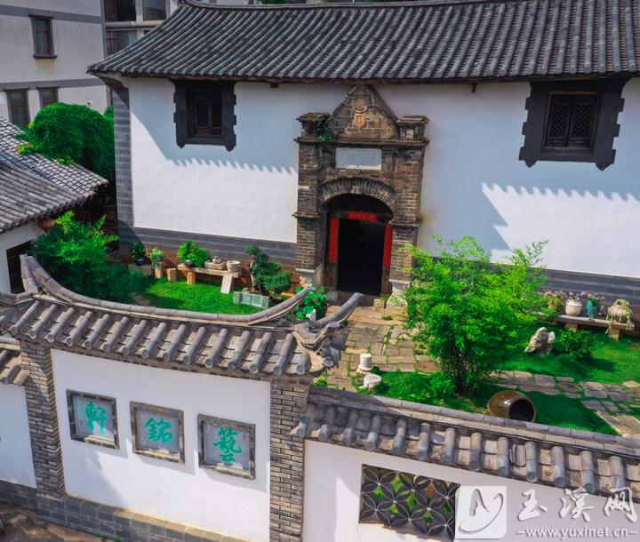 藝銘軒飯店所在地是一座有著上百年歷史的滇中傳統(tǒng)“一顆印”民居。