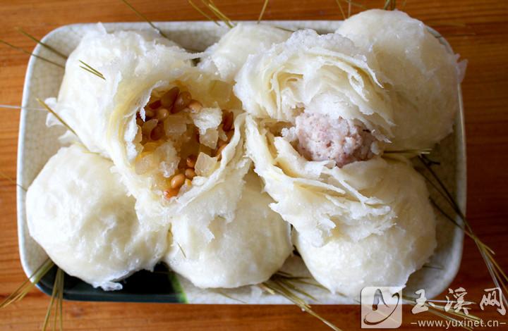 破酥包面皮蓬松，層次分明。食之，酥軟可口。