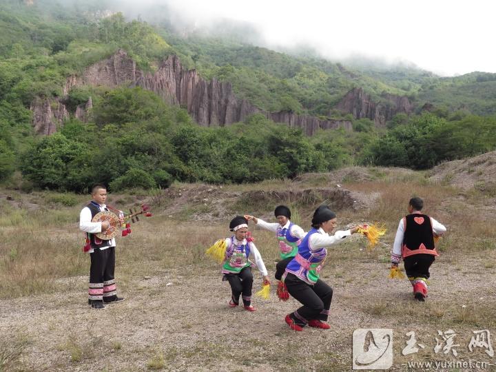 高大煙盒舞。