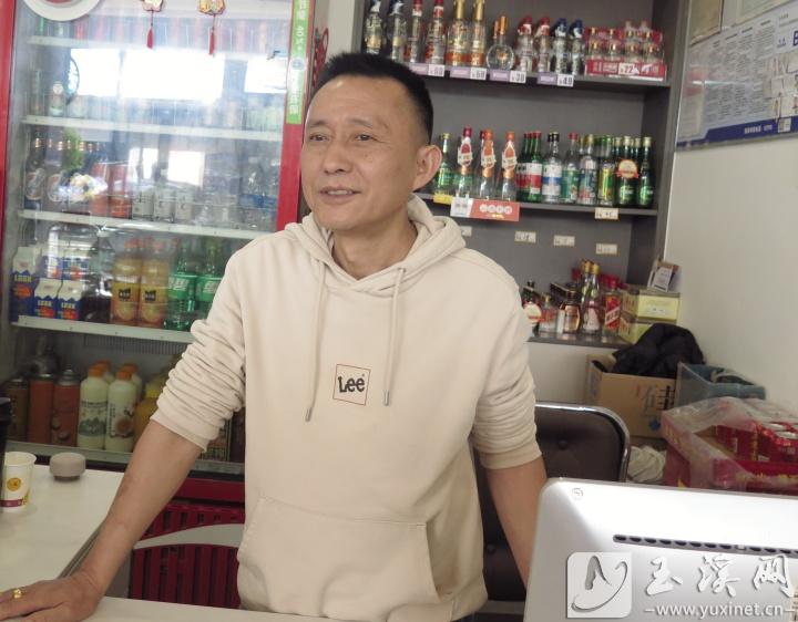 開了三十余年飯店的張寶奇。
