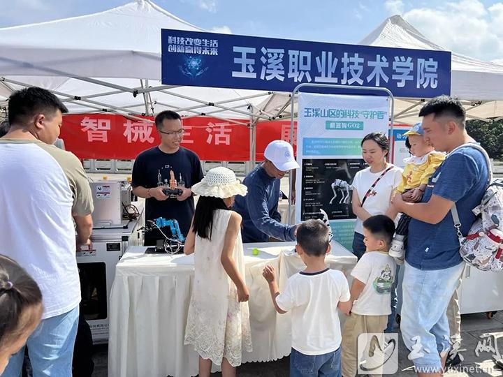 青少年踴躍參與互動。