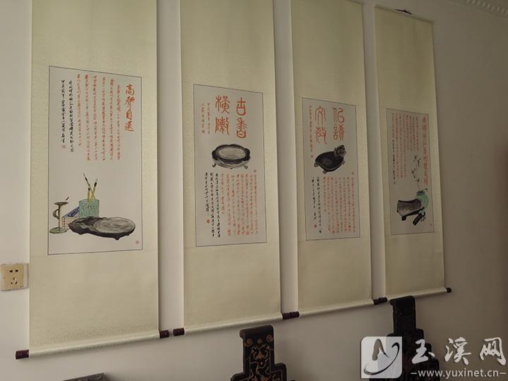 嚴慎把收藏的部分硯臺畫成國畫。