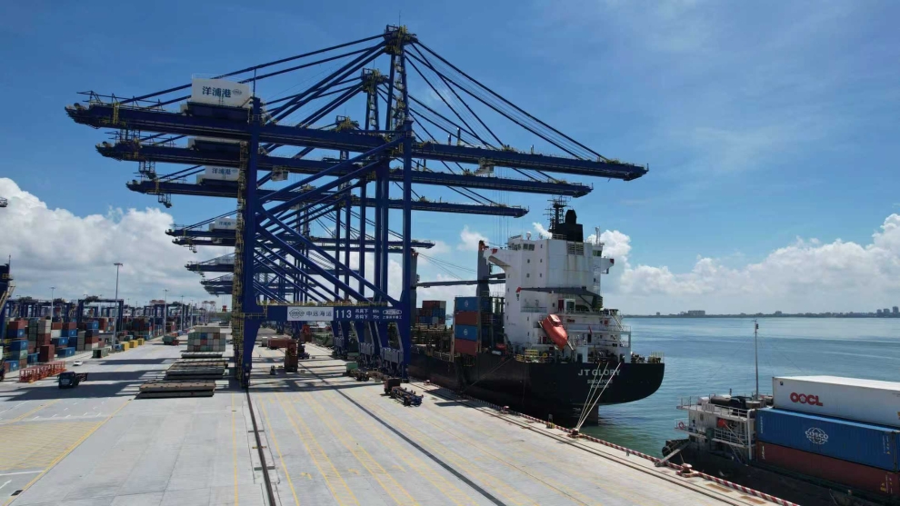 海南洋浦國際集裝箱碼頭。人民網(wǎng)記者 孟凡盛攝